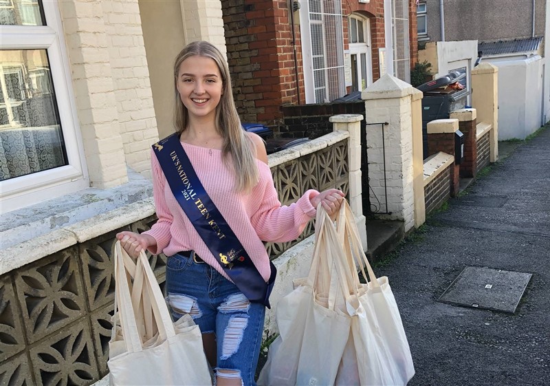 UK’s National Teen Kent, Catherine, made a donation to The Salvation Army Food Bank!